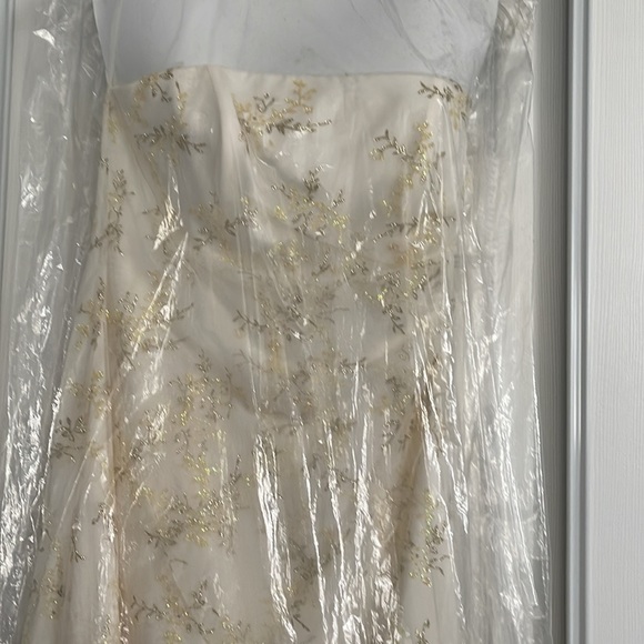 Wedding dress - Picture 2 of 2